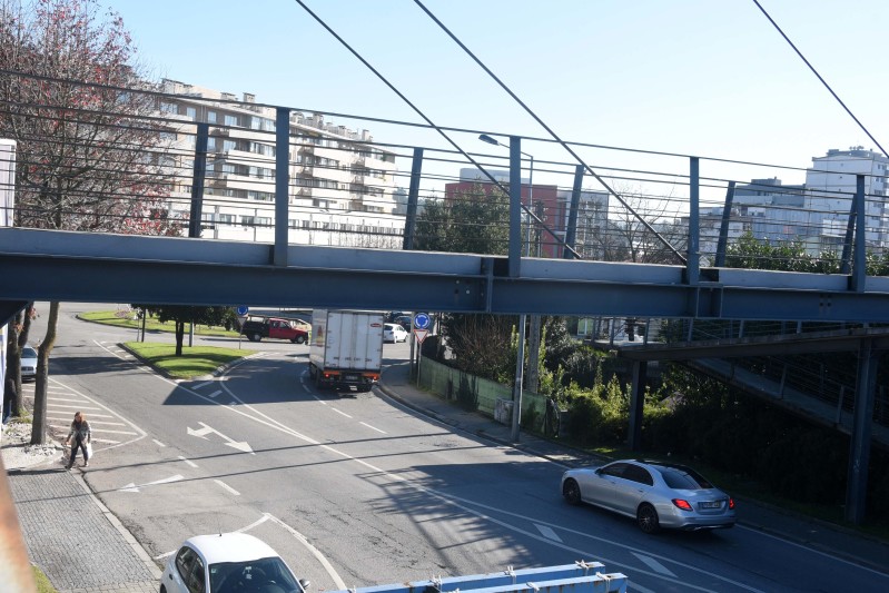 Câmara fecha ponte pedonal sobre a Avenida 9 de Julho