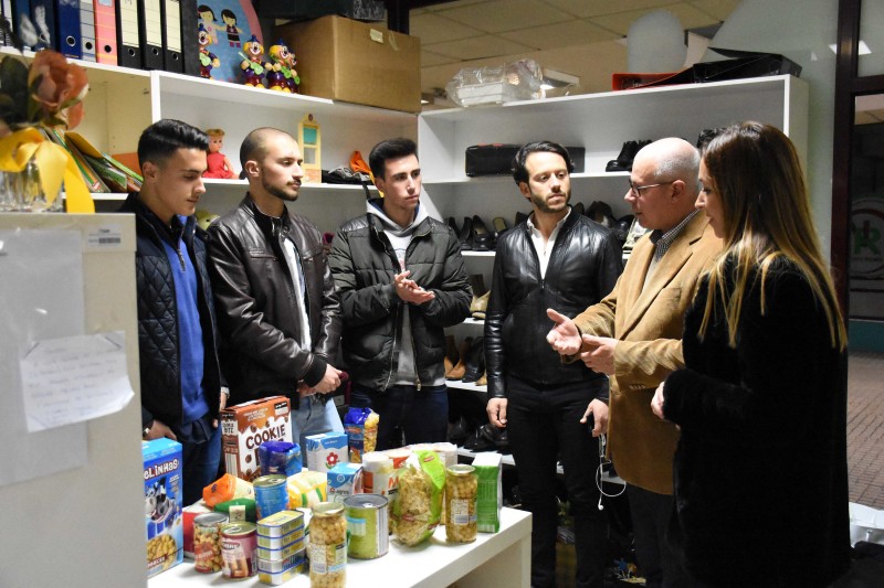 Juniores do FC Famalicão entregam bens alimentares à Loja Social