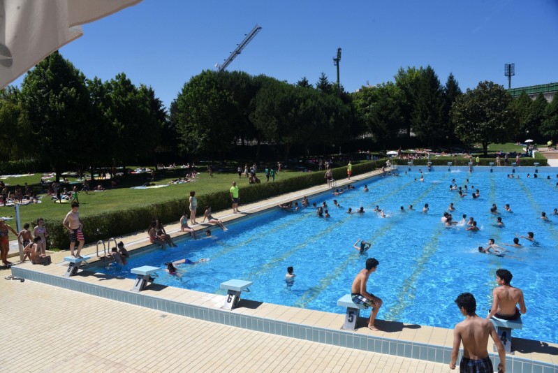 Piscinas municipais exteriores abertas ao público
