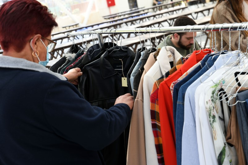 Feira de artigos em 2ª mão volta à Praça - Mercado de Famalicão
