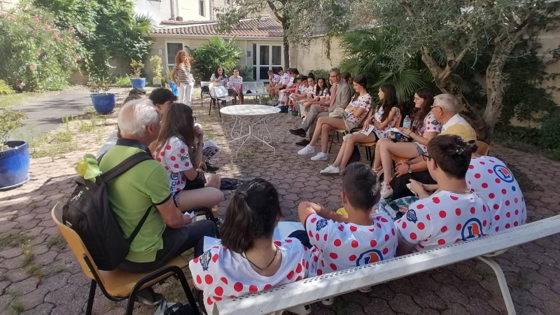 Alunos vencedores do festival de teatro amador dedicado a Moliére visitaram Bordéus