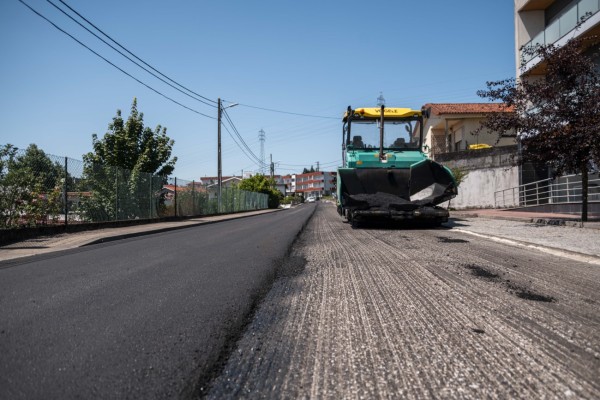 Câmara lança e apoia conjunto de obras que beneficiam várias estradas do concelho