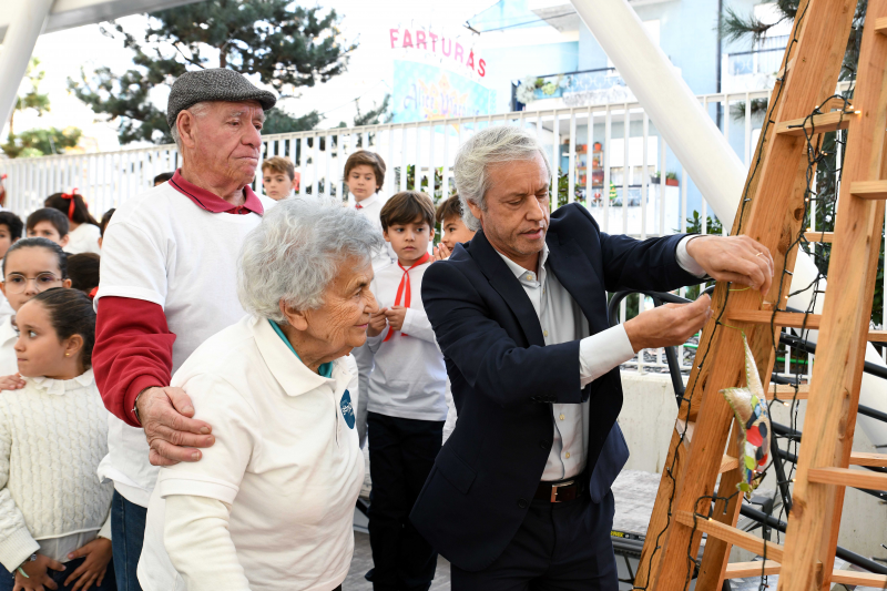 Academias Sénior de Famalicão transformam têxteis reutilizados em arte natalícia