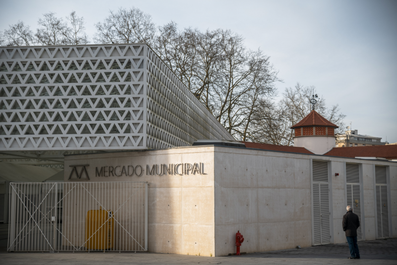Praça-Mercado Municipal com alteração de horários na época festiva
