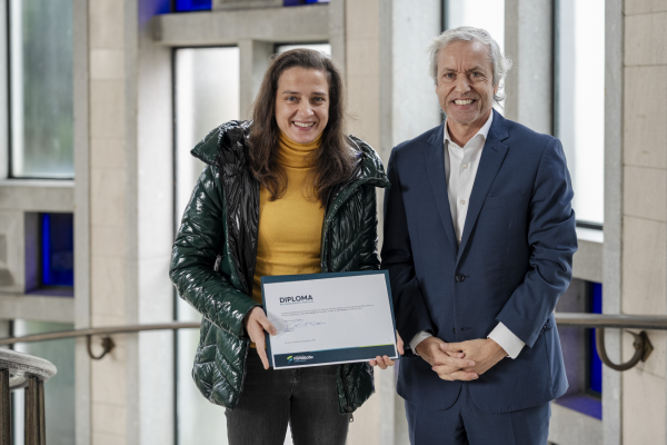 Ana Azevedo welcomed by Mário Passos after historic victory in Women's Futsal World Cup