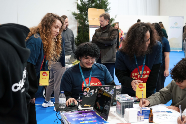 Mais de 1200 alunos encontram orientação formativa na Feira do Ensino Secundário