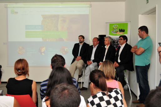 Diretor Regional do Norte do Instituto Português do Desporto e da Juventude (IPDJ), Manuel Barros, durante a apresentação da Plataforma ADN, da PASEC, na Casa da Juventude, 27-07-2015